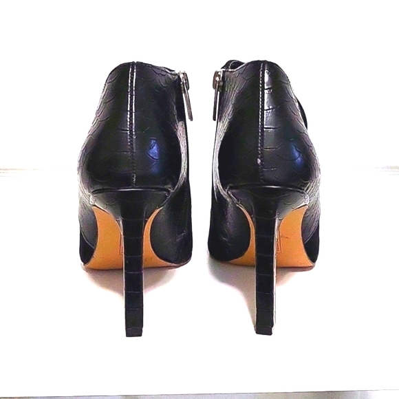 Vince Camuto ankle bootie - Picture 4 of 7